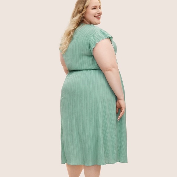 BloomChic Plus Size 2XL Plain Cap Sleeve Ruffles Trim Mock Neck Pocket Dress - Picture 4 of 6